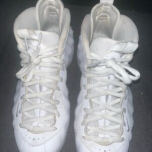 Nike Air foamposite one triple white